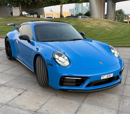 Porsche 911 Carrera 4 GTS 2023