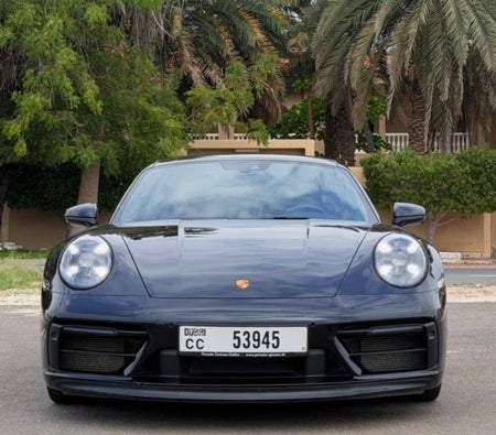 Negro Porsche 911 Carrera 4 GTS 2024