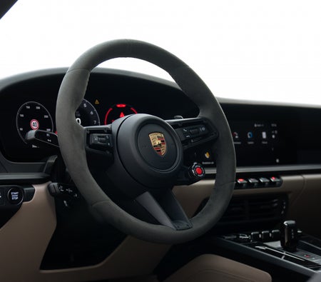 Porsche 911 Carrera 4 GTS 2025