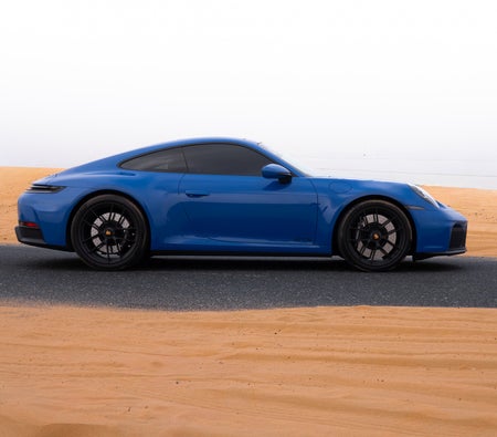 Porsche 911 Carrera 4 GTS 2025