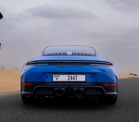 Porsche 911 Carrera 4 GTS 2025