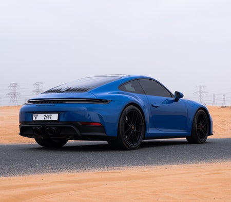 Porsche 911 Carrera 4 GTS 2025