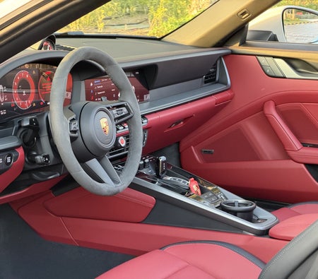 Porsche 911 Carrera 4S 2026, photo 2 of 4