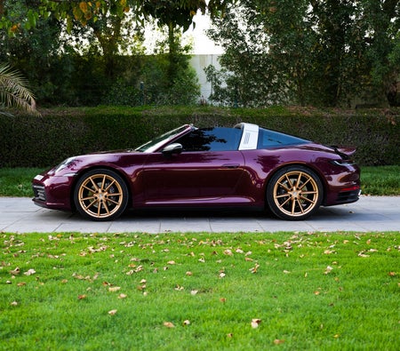 Porsche 911 Targa 4 GTS Spyder 2022, photo 2 of 4