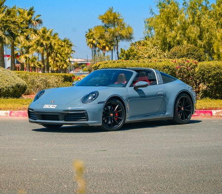 Серый Порше 911 Тарга 4 GTS Spyder 2023 год