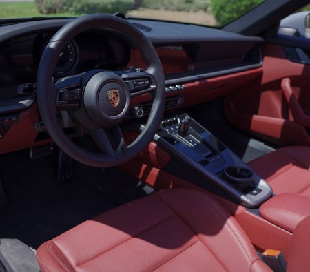 Серый Порше 911 Тарга 4 GTS Spyder 2023 год