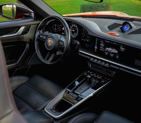 Portakal Porsche 911 Turbo S Convertible 2021