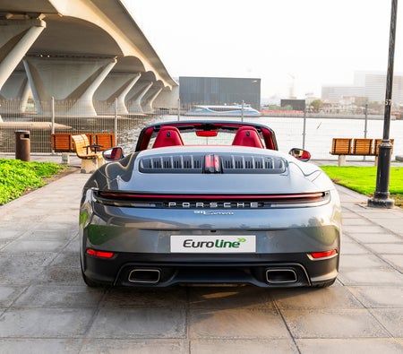 Porsche 911 Carrera Convertible 2025