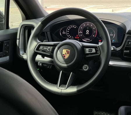 Porsche Cayenne Coupe 2025, photo 3 of 4