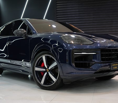 Porsche Cayenne GTS 2025, photo 3 of 4