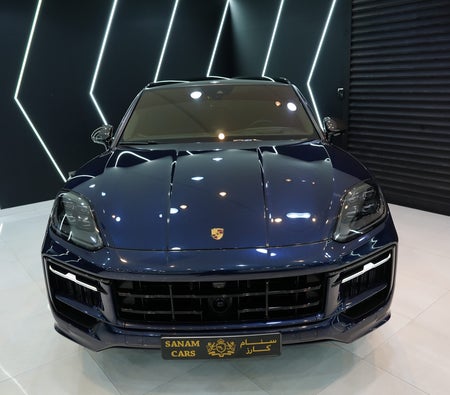 Porsche Cayenne GTS 2025, photo 2 of 4
