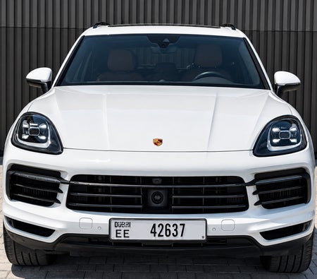 White Porsche Cayenne S 2023