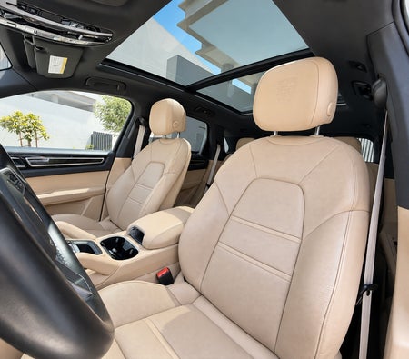 White Porsche Cayenne S 2023