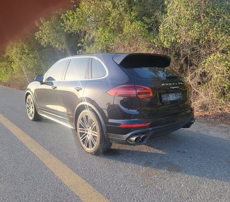 Black Porsche Cayenne S 2015