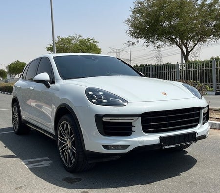 White Porsche Cayenne Turbo 2015