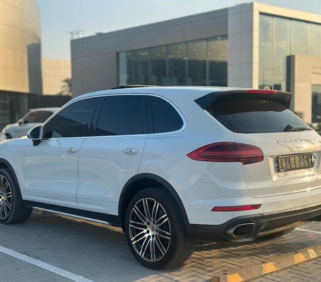 White Porsche Cayenne 2016