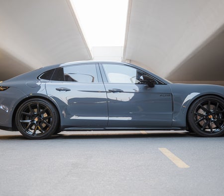 Porsche Panamera 4S E-Hybrid 2025