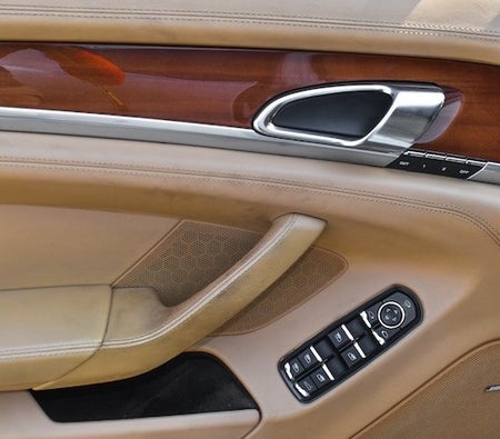 Porsche Panamera S 2011, photo 3 of 4