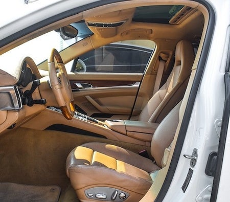 Porsche Panamera S 2011, photo 2 of 4