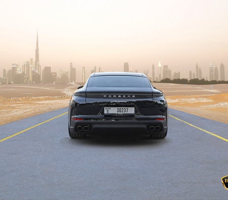 Black Porsche Panamera 2024