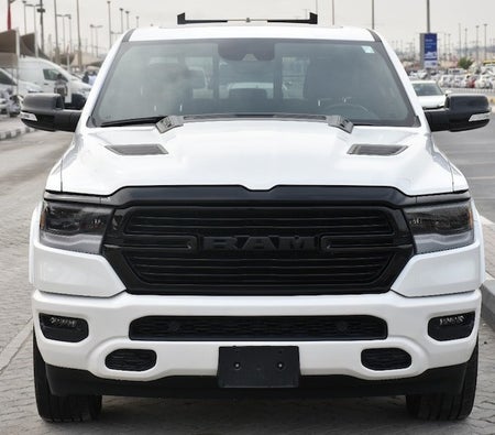 Ram 1500 Laramie Crew Cab 2022, photo 2 of 4