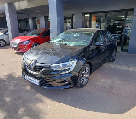 Schwarz Renault Megane 2022