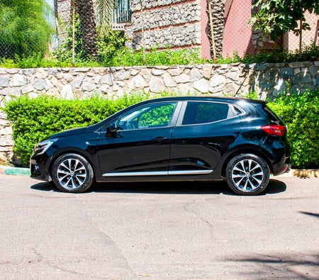 Schwarz Renault Clio 2023