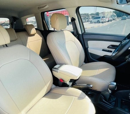 Gold Renault Duster 2020