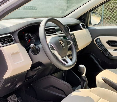 Silver Renault Duster SE 2022