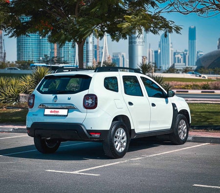 White Renault Duster 2024