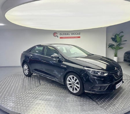 Schwarz Renault Megane 2019