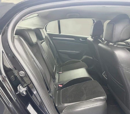 Schwarz Renault Megane 2019