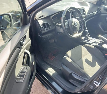 Schwarz Renault Megane 2022