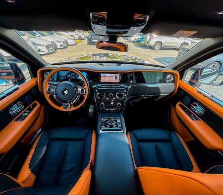 Negro Rolls Royce Cullinan Black Badge 2026