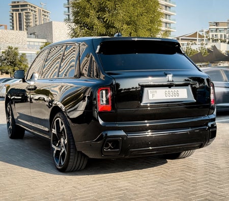 Negro Rolls Royce Cullinan Black Badge 2026