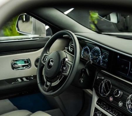 Gris foncé Rolls Royce Ghost 2021