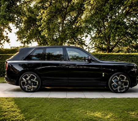 Rolls Royce Cullinan Black Badge 2021, photo 3 of 4