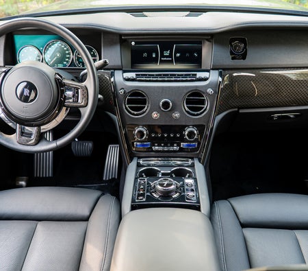 Rolls Royce Cullinan Black Badge 2022, photo 2 of 4