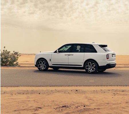 White Rolls Royce Cullinan Black Badge 2023