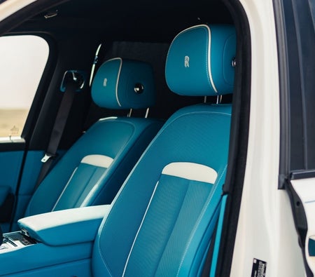 White Rolls Royce Cullinan Black Badge 2023