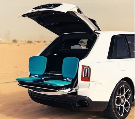 White Rolls Royce Cullinan Black Badge 2023