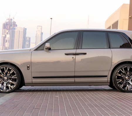 Rolls Royce Cullinan Black Badge 2025, photo 2 of 4