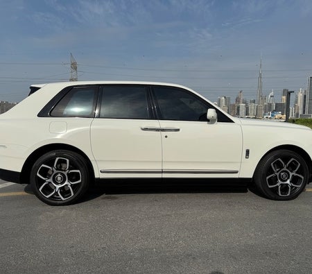 White Rolls Royce Cullinan 2020