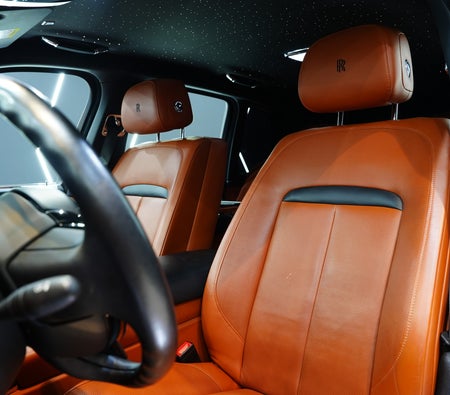 Черный Rolls Royce Cullinan 2021 год