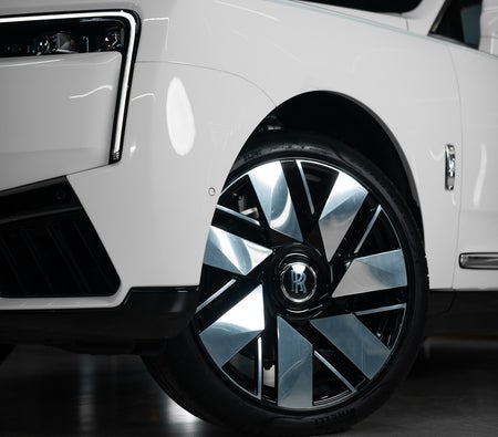 Rolls Royce Cullinan Silver Badge 2025