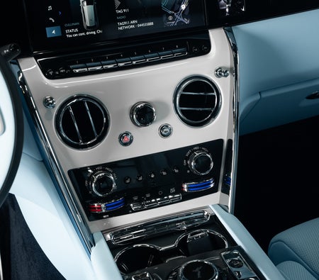 Rolls Royce Cullinan Silver Badge 2025