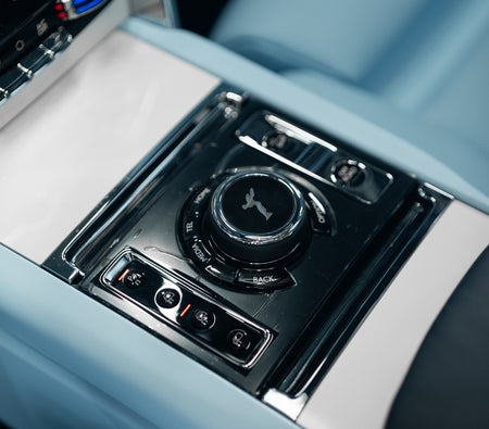 Rolls Royce Cullinan Silver Badge 2025