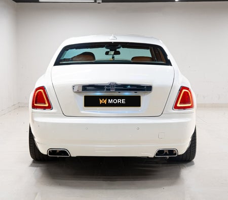 Nicht-gerade weiss Rolls Royce Ghost 2019