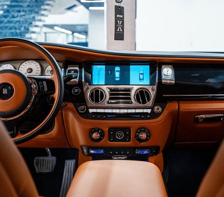 Nicht-gerade weiss Rolls Royce Ghost 2019