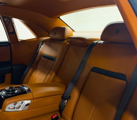 Nicht-gerade weiss Rolls Royce Ghost 2019